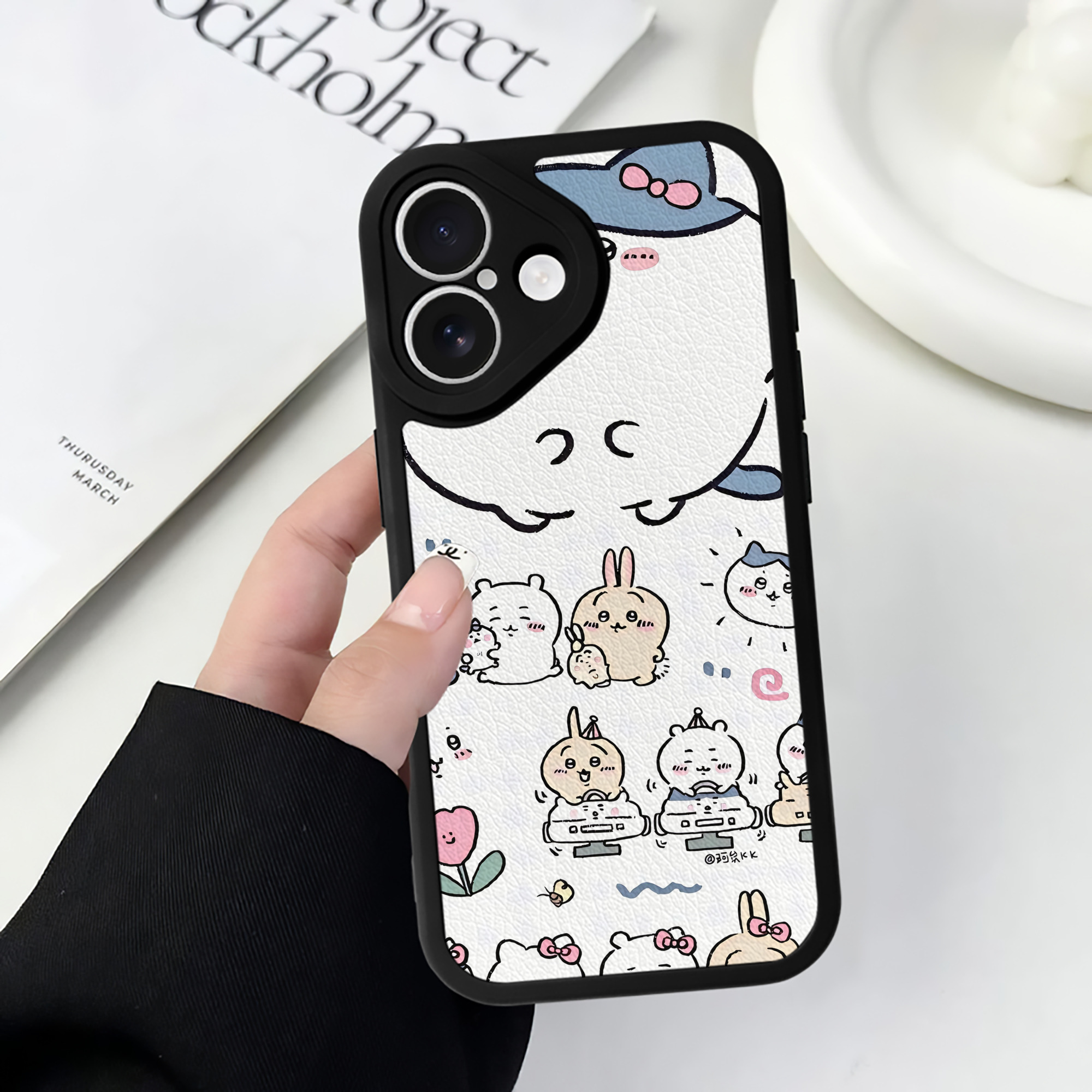 （画像用） ちいかわ Chii-kawa 【iPhone 16シリーズ対応】シリコンスマホケース（レザー調） 材質：シリコン